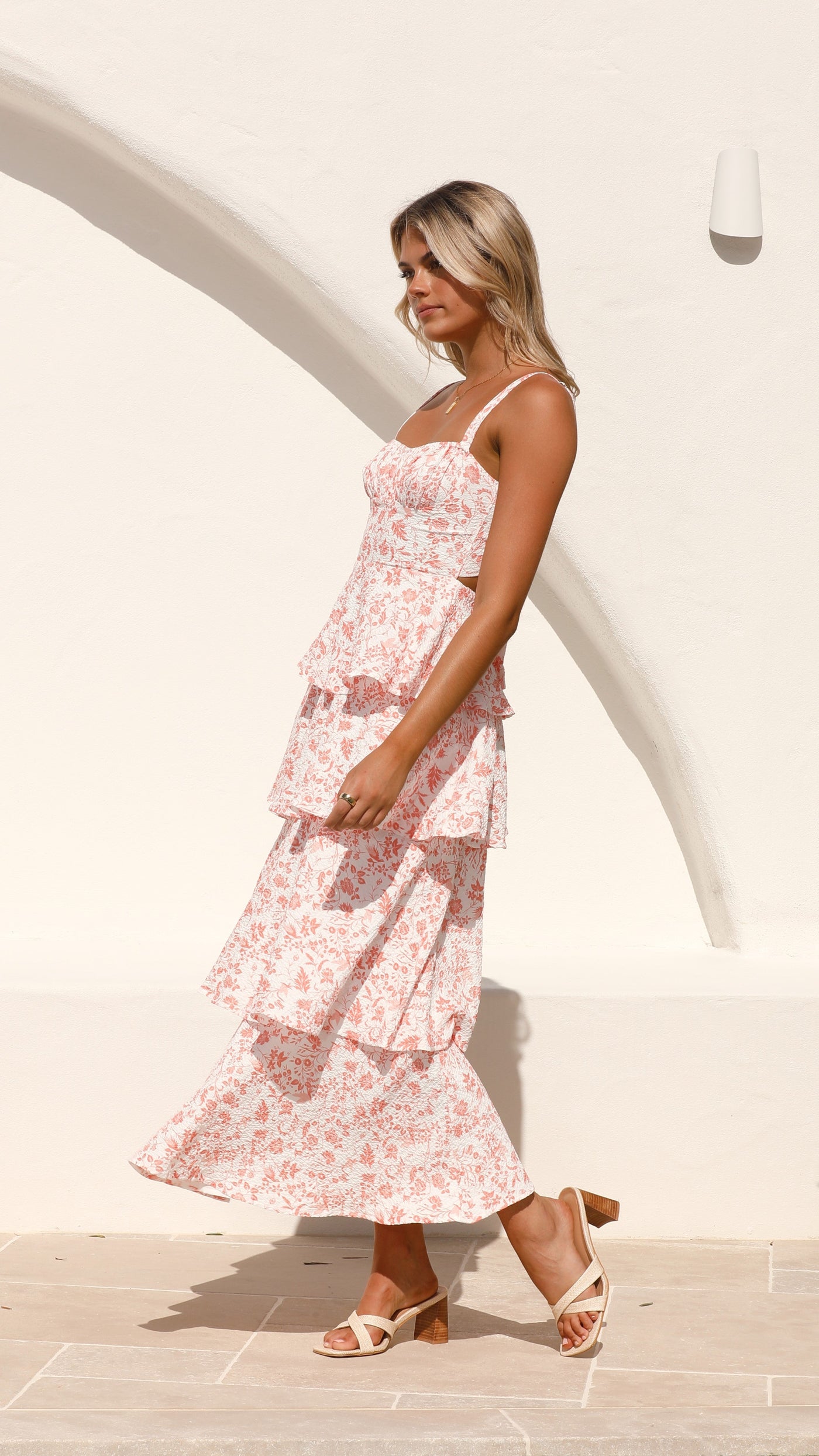 CAMILLA – ELEGANT FLORAL TIERED MAXI DRESS 🌸✨